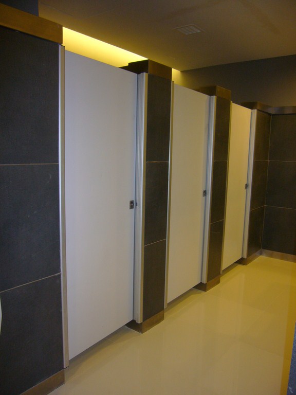 Pemesanan Toilet Cubicle Phenolic Padang
